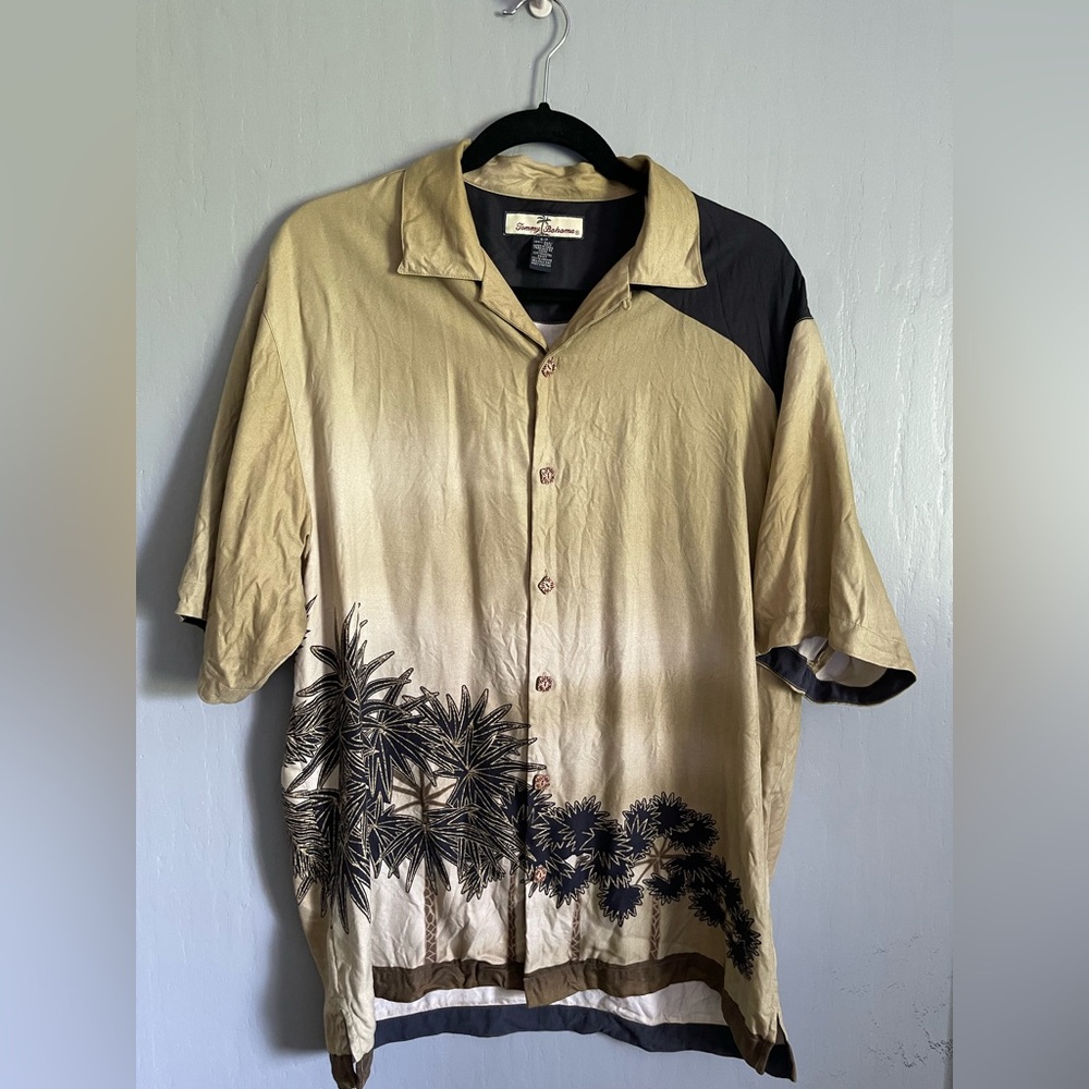 Tommy Bahama 100% Silk Tan and Black Palm Tree Hawaiian Shirt Men’s Size S/P